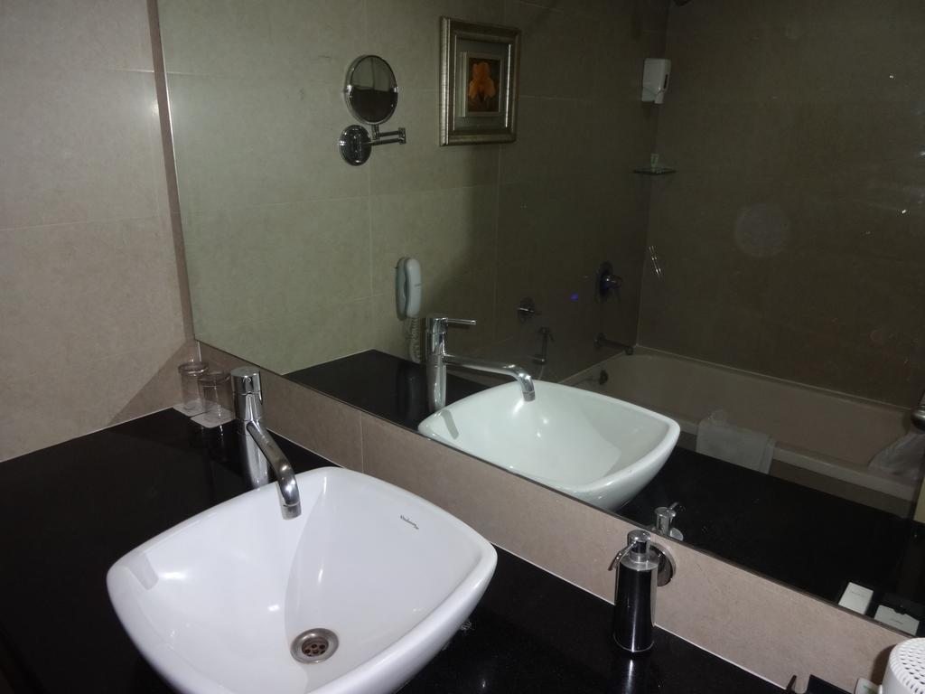 Greenpark Hyderabad Luaran gambar